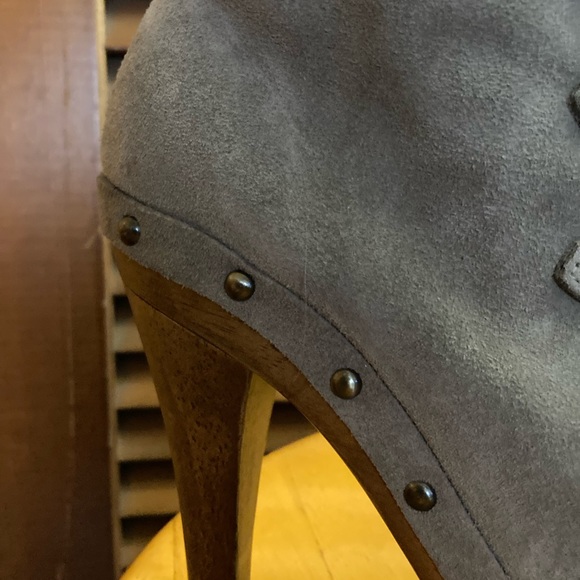 GUESS 4” Suede Gray Tie Boots🌟 - Picture 4 of 13